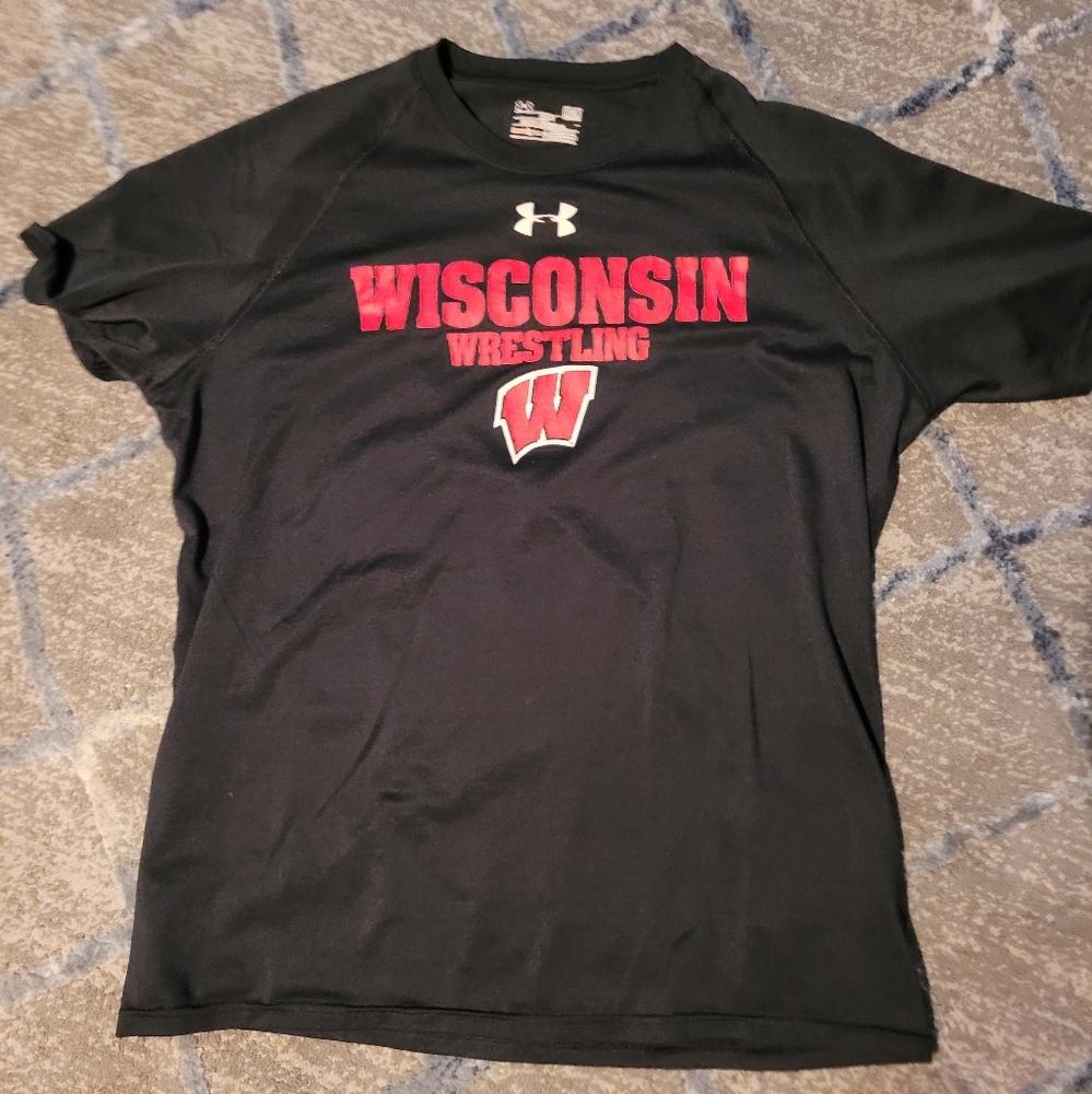 University of a Wisconsin wrestling shirt,  size M